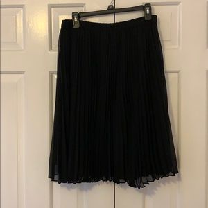 Pleated black skirt